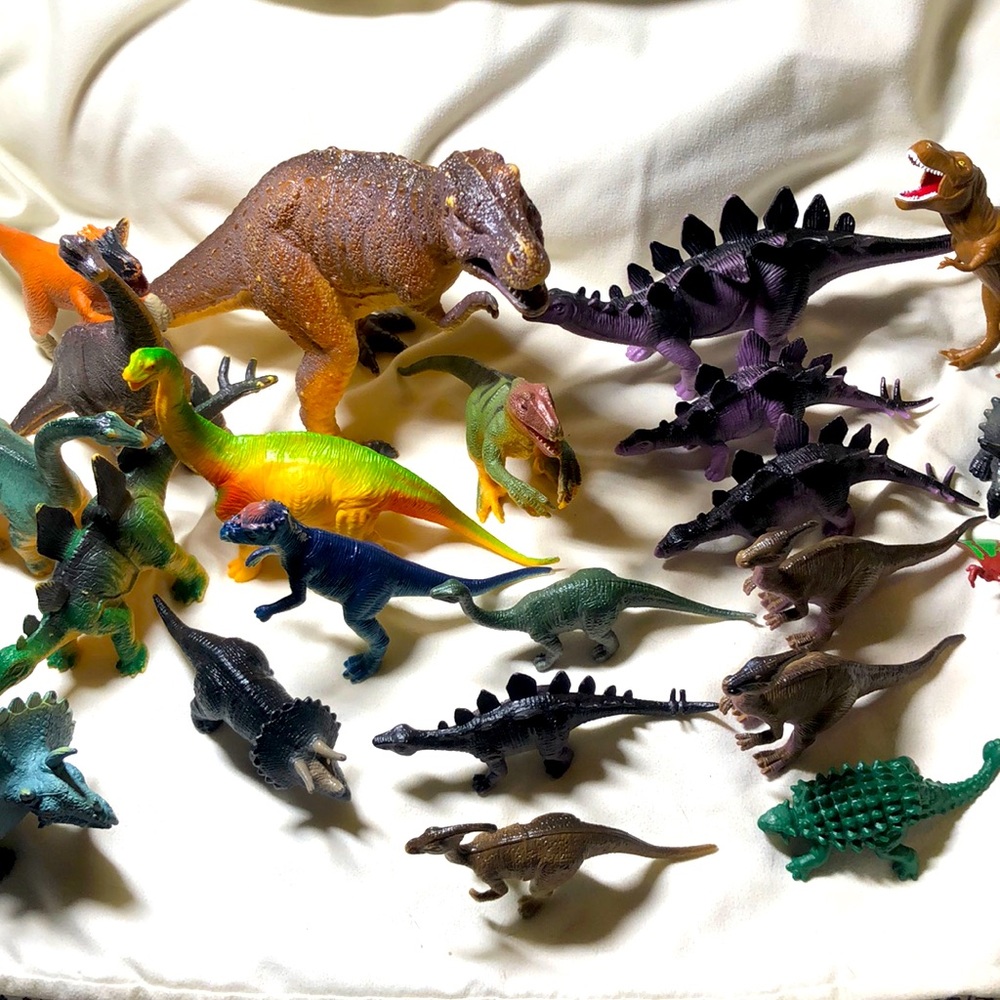 Lot of different sizes of dinosaurs